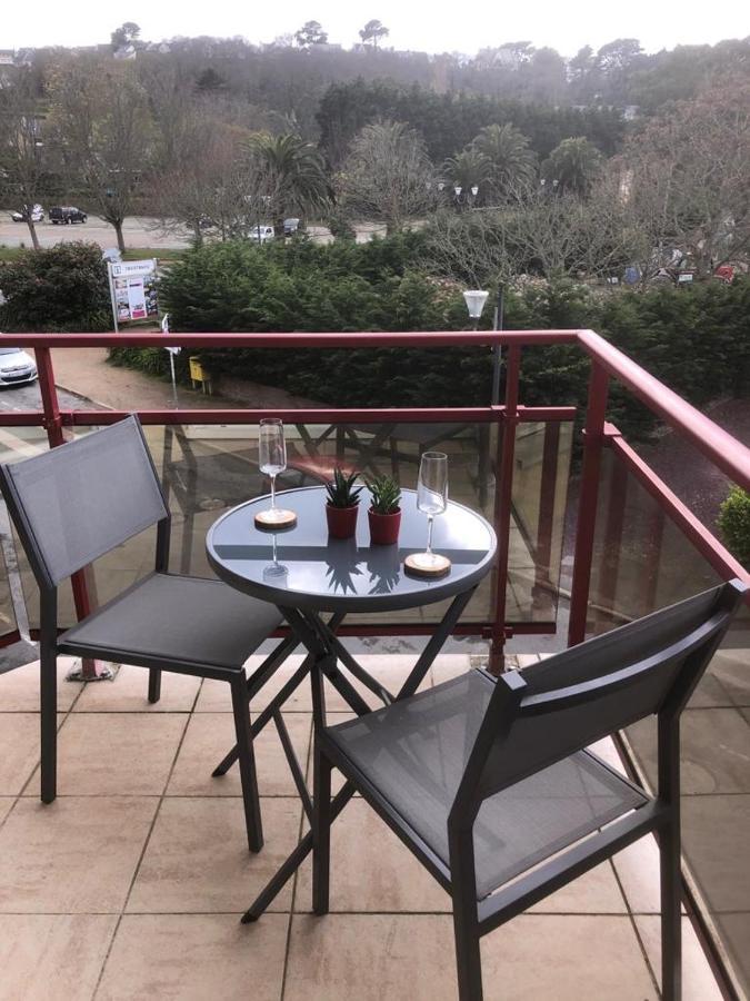 Appartement Perros-guirec petite terasse vue mer. Extérieur photo